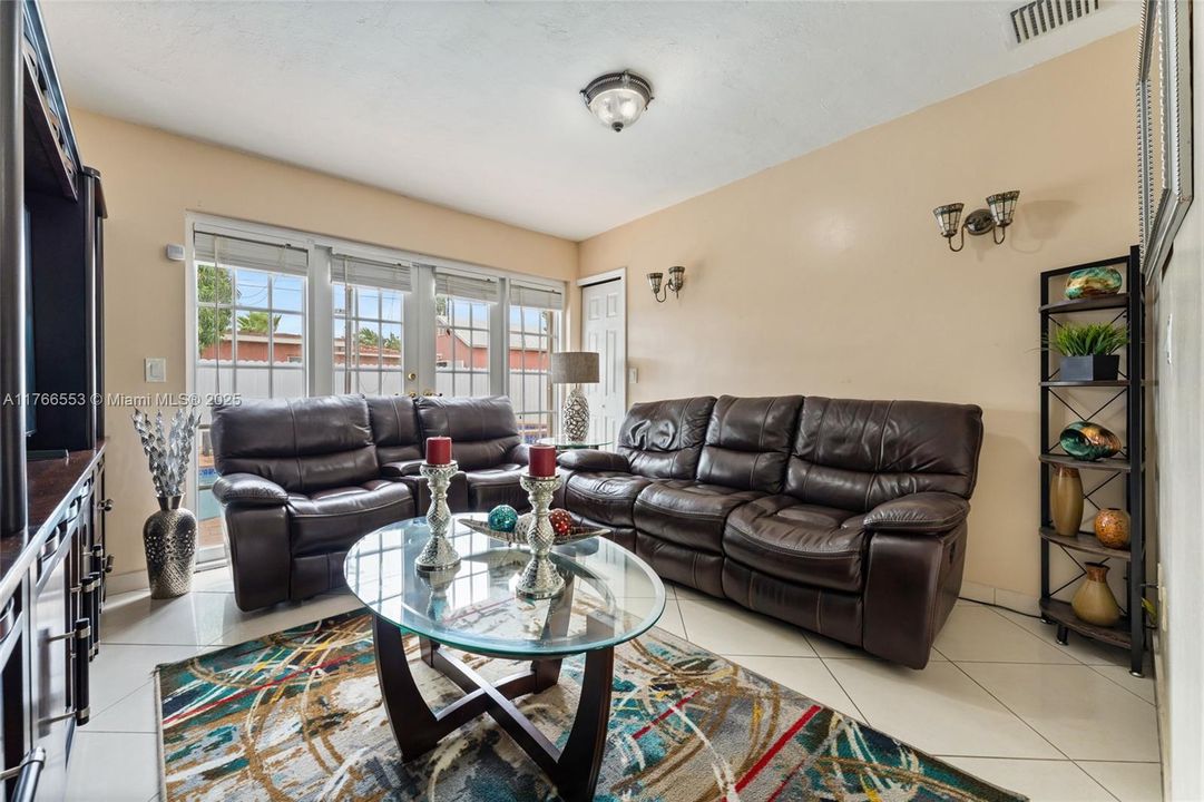 Active With Contract: $729,975 (4 beds, 3 baths, 1800 Square Feet)