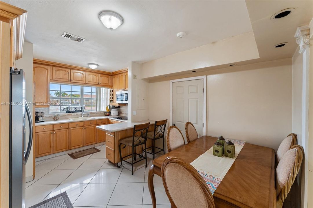 Active With Contract: $729,975 (4 beds, 3 baths, 1800 Square Feet)