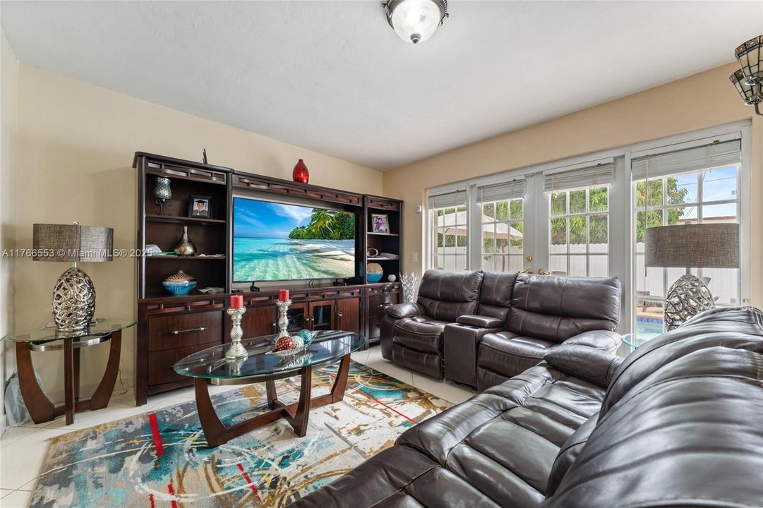 Active With Contract: $729,975 (4 beds, 3 baths, 1800 Square Feet)