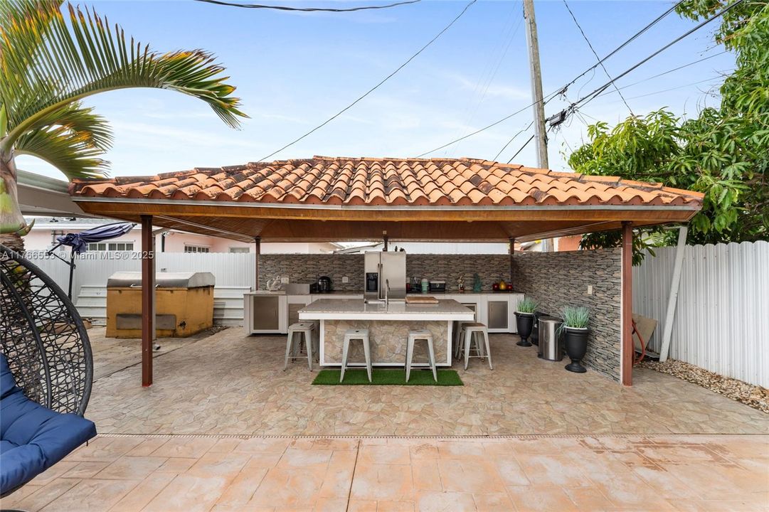 Active With Contract: $729,975 (4 beds, 3 baths, 1800 Square Feet)