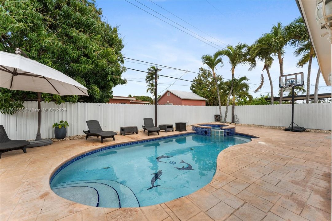 Active With Contract: $729,975 (4 beds, 3 baths, 1800 Square Feet)