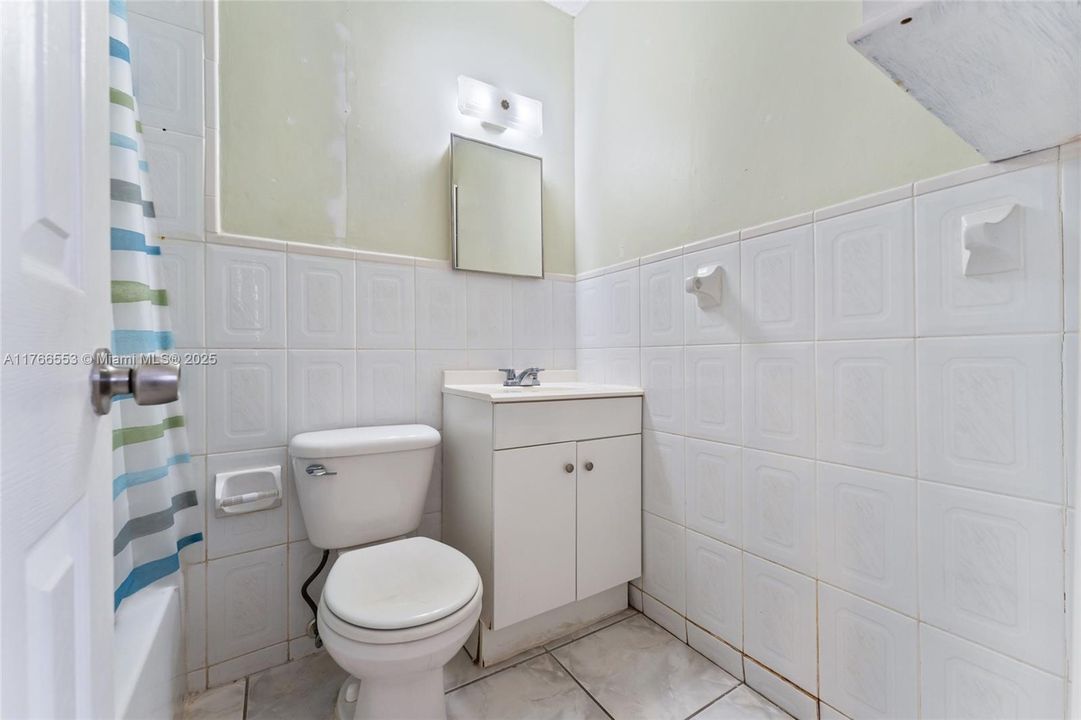Active With Contract: $729,975 (4 beds, 3 baths, 1800 Square Feet)