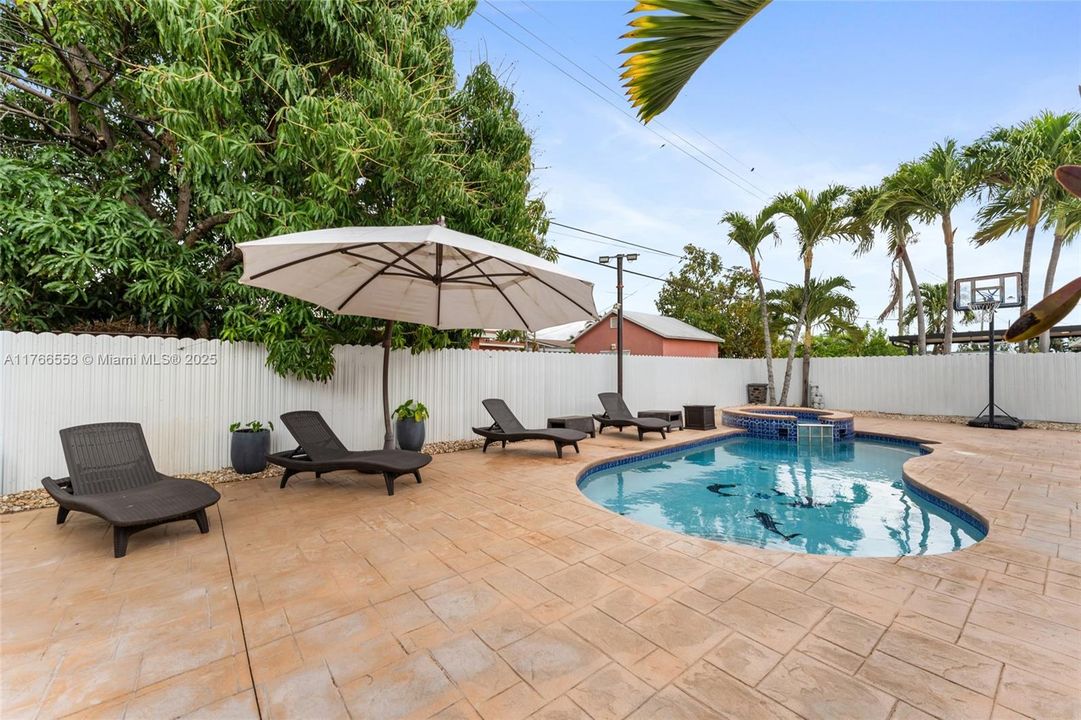 Active With Contract: $729,975 (4 beds, 3 baths, 1800 Square Feet)