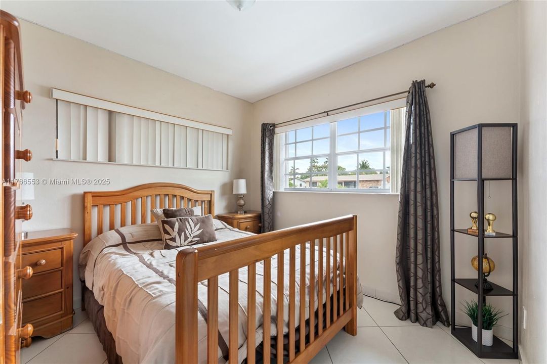 Active With Contract: $729,975 (4 beds, 3 baths, 1800 Square Feet)