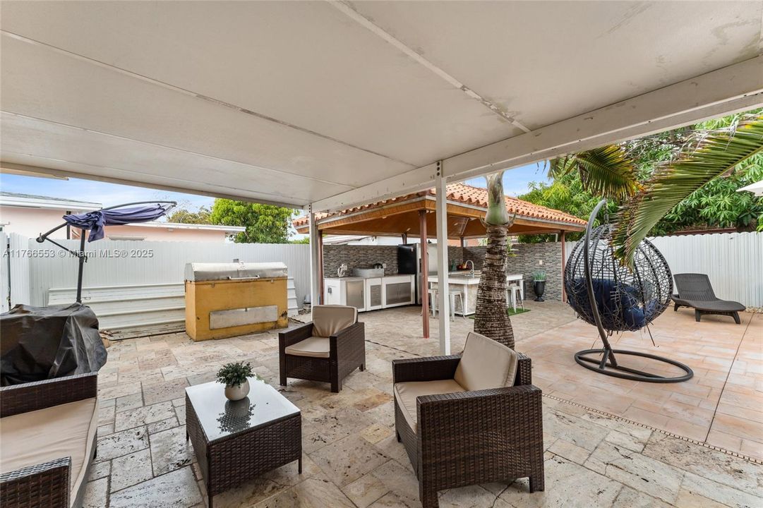 Active With Contract: $729,975 (4 beds, 3 baths, 1800 Square Feet)
