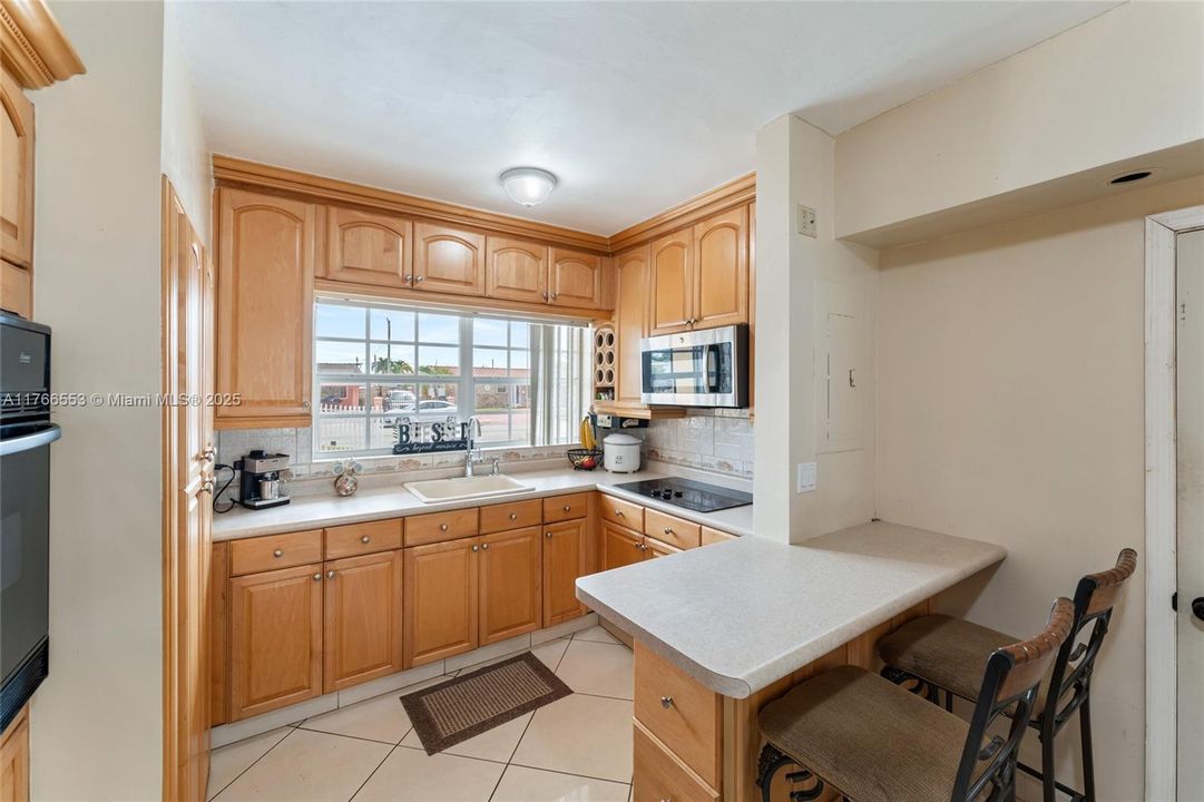 Active With Contract: $729,975 (4 beds, 3 baths, 1800 Square Feet)