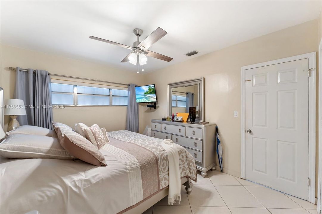Active With Contract: $729,975 (4 beds, 3 baths, 1800 Square Feet)