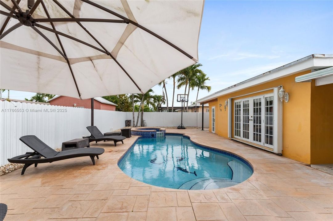 Active With Contract: $729,975 (4 beds, 3 baths, 1800 Square Feet)