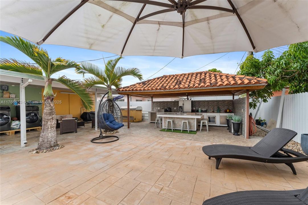 Active With Contract: $729,975 (4 beds, 3 baths, 1800 Square Feet)