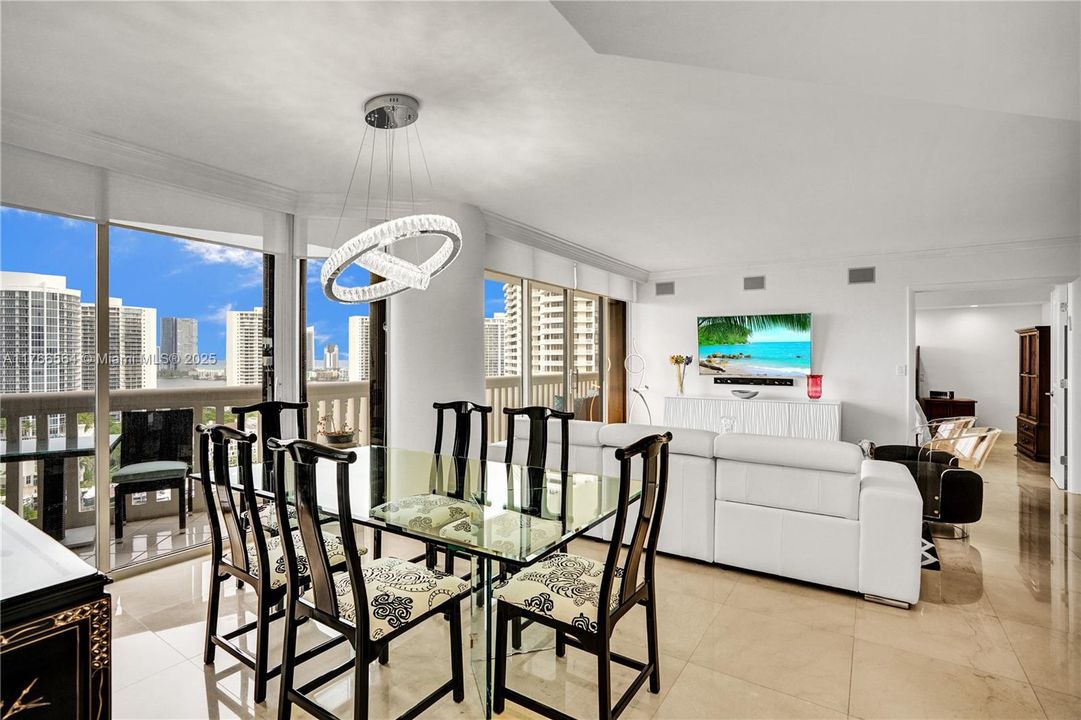 Vendido Recientemente: $699,000 (3 camas, 2 baños, 1696 Pies cuadrados)