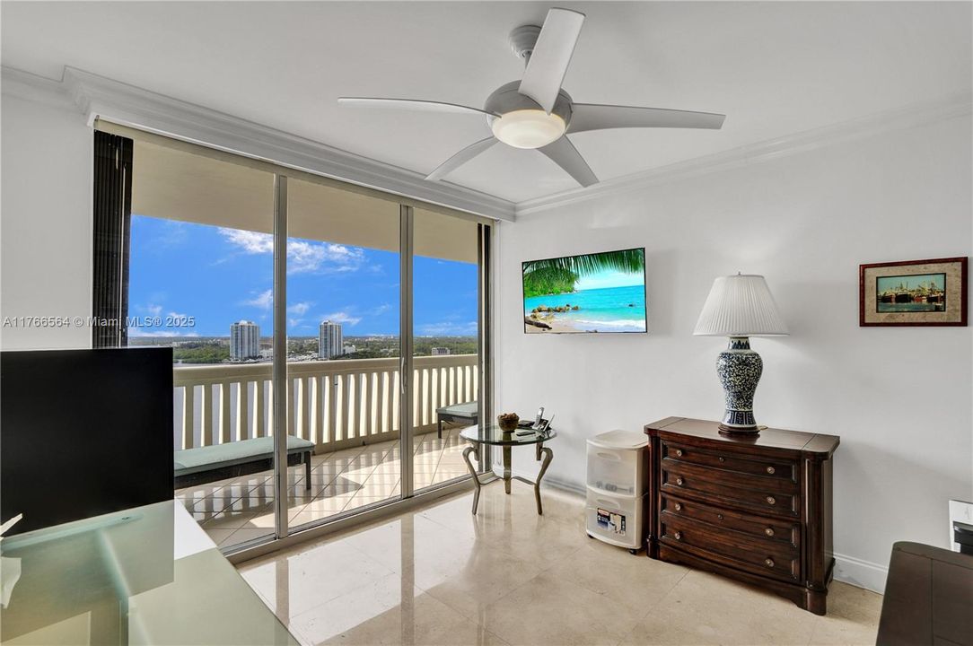 Vendido Recientemente: $699,000 (3 camas, 2 baños, 1696 Pies cuadrados)