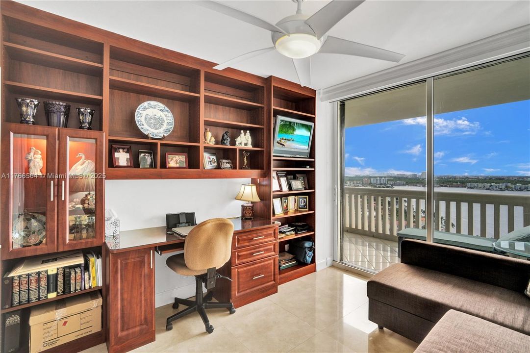 Vendido Recientemente: $699,000 (3 camas, 2 baños, 1696 Pies cuadrados)