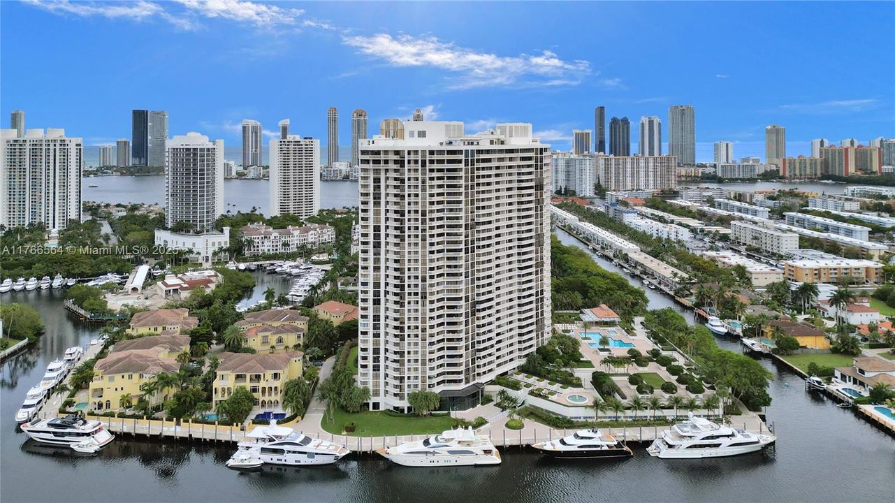 Vendido Recientemente: $699,000 (3 camas, 2 baños, 1696 Pies cuadrados)