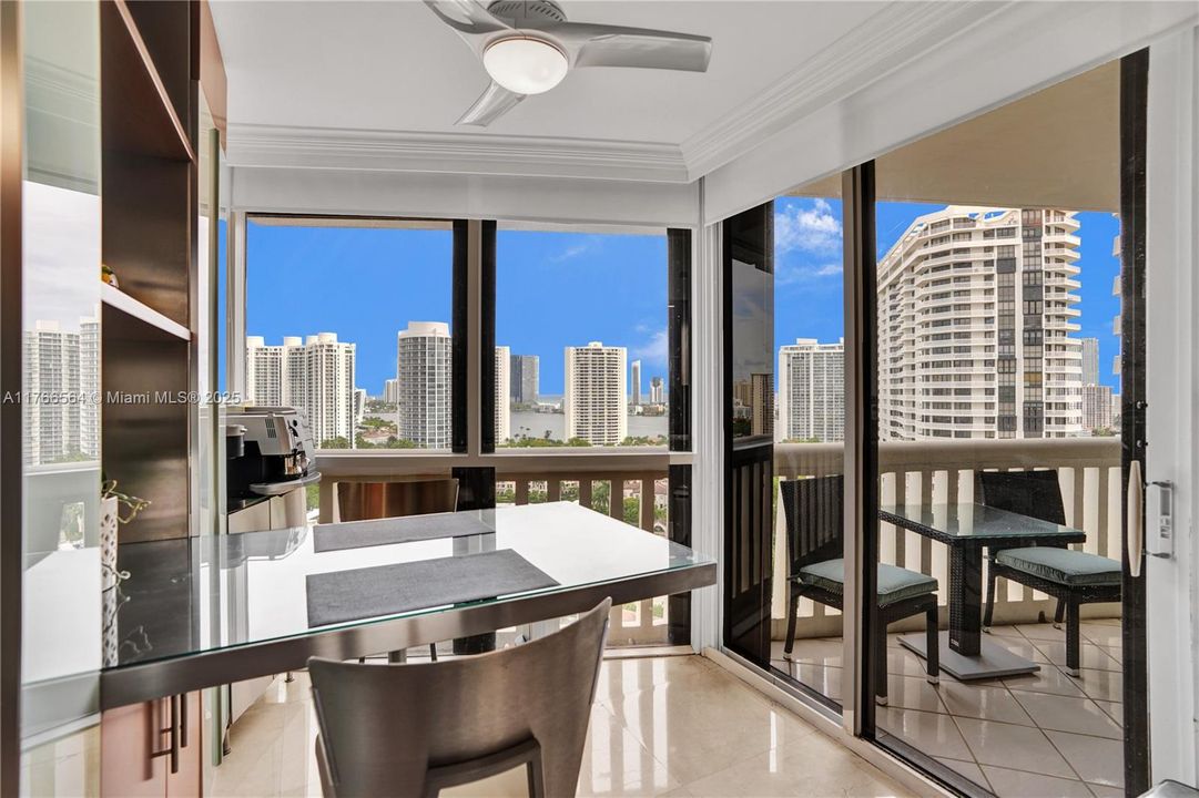 Vendido Recientemente: $699,000 (3 camas, 2 baños, 1696 Pies cuadrados)