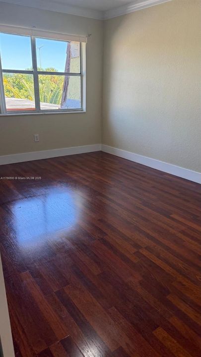 For Sale: $314,900 (3 beds, 2 baths, 1090 Square Feet)