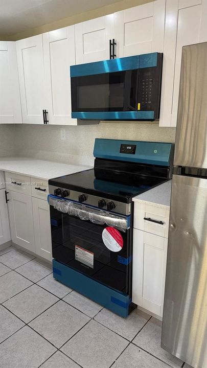 For Sale: $314,900 (3 beds, 2 baths, 1090 Square Feet)