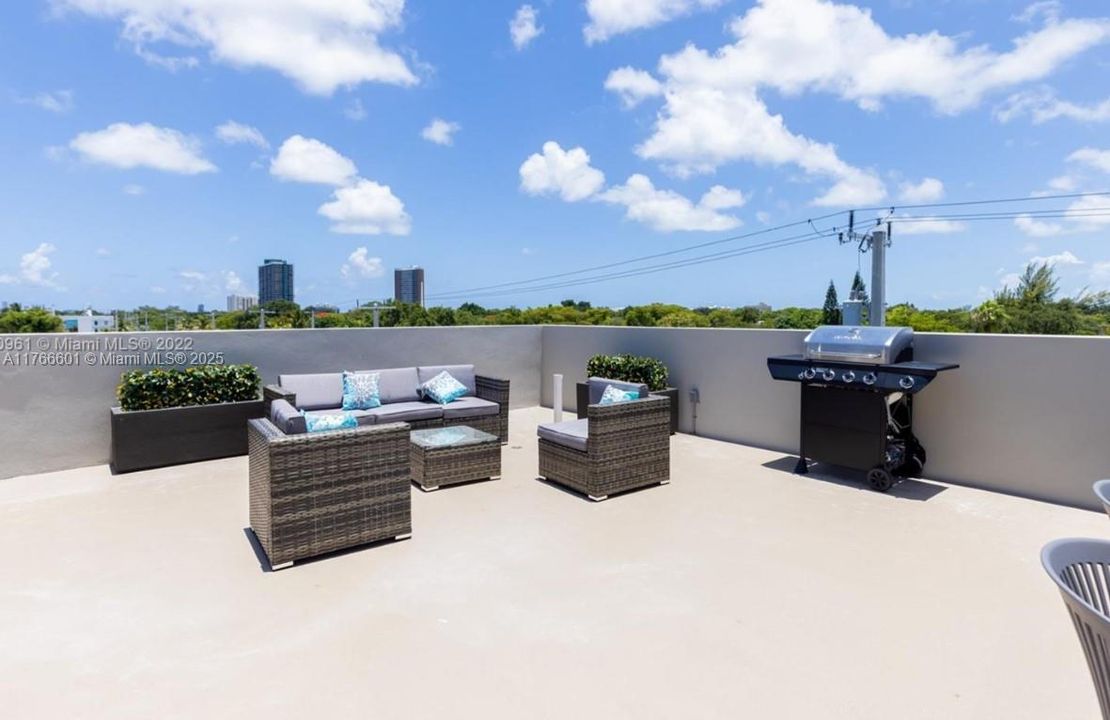 Recently Rented: $5,000 (4 beds, 4 baths, 2319 Square Feet)