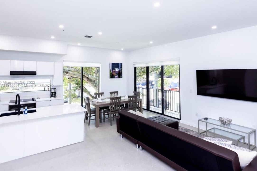 Recently Rented: $5,000 (4 beds, 4 baths, 2319 Square Feet)