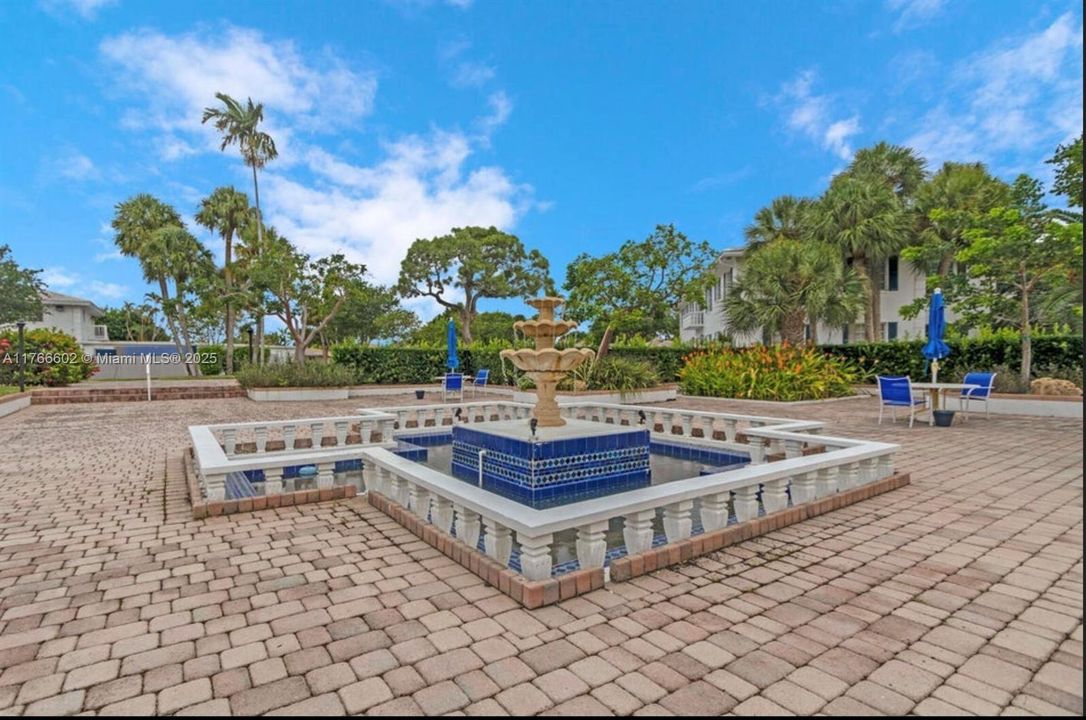 For Sale: $235,000 (1 beds, 1 baths, 756 Square Feet)