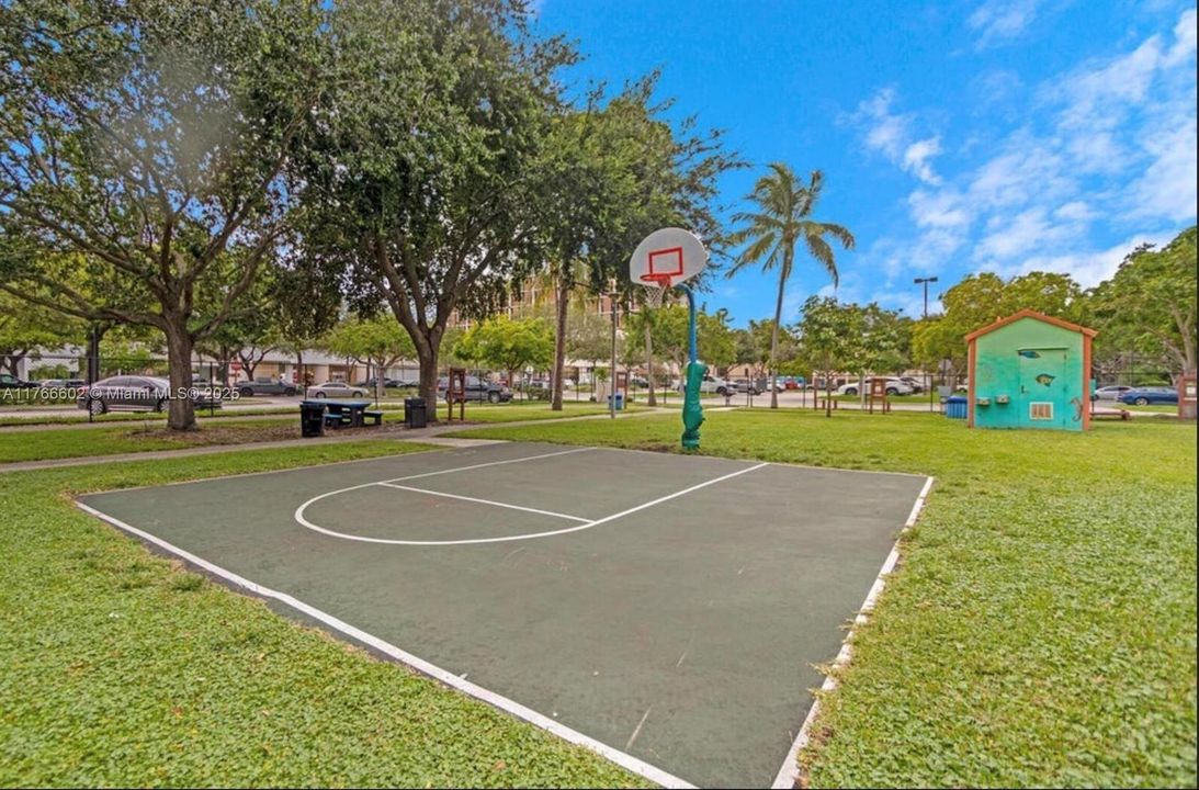 For Sale: $235,000 (1 beds, 1 baths, 756 Square Feet)