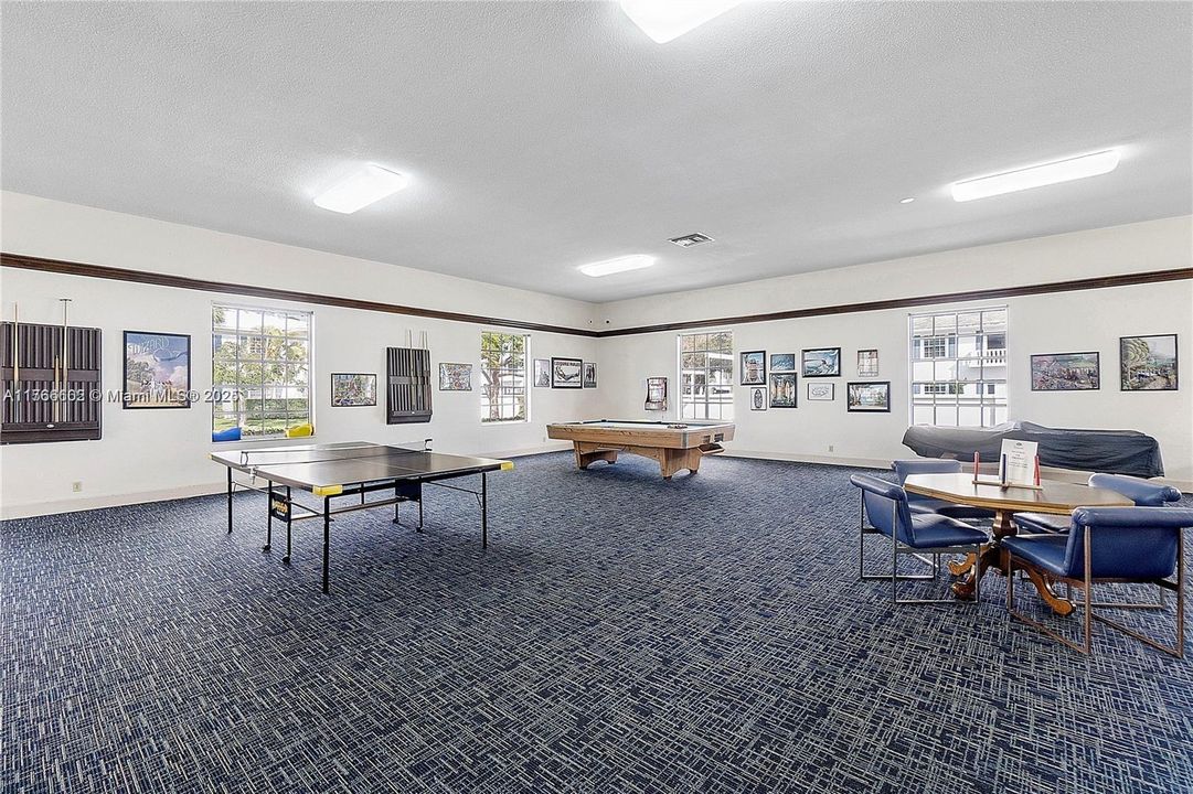 For Sale: $235,000 (1 beds, 1 baths, 756 Square Feet)