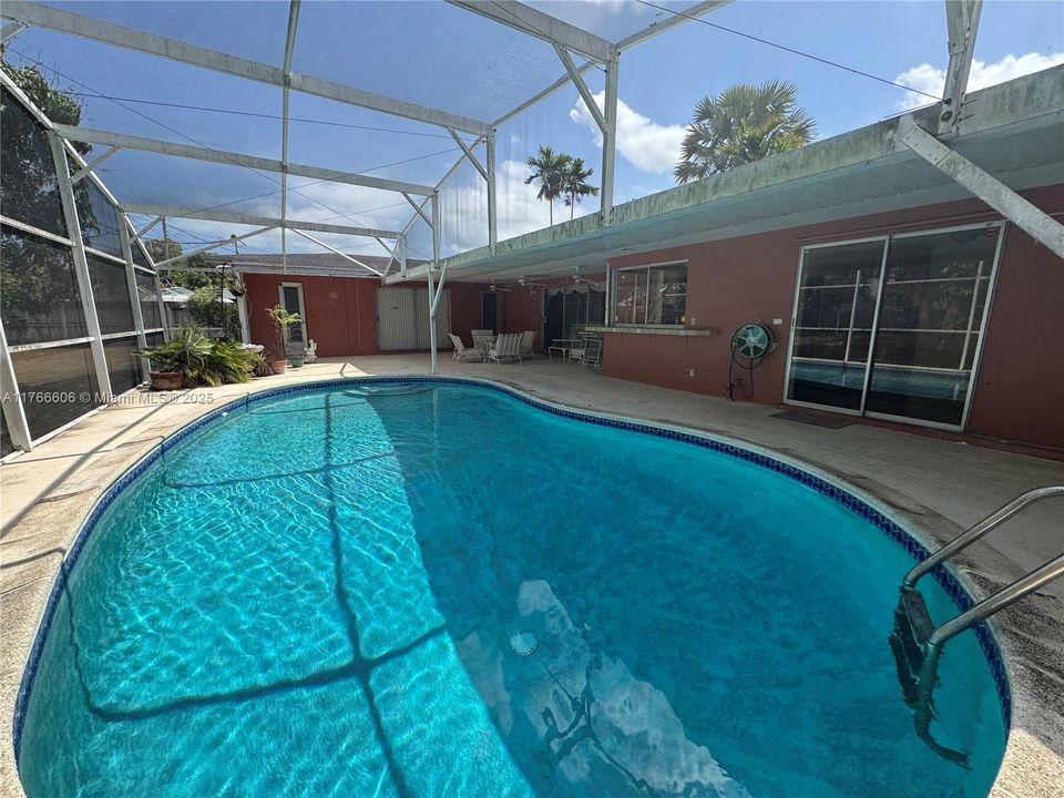 Recently Sold: $665,000 (4 beds, 2 baths, 1912 Square Feet)