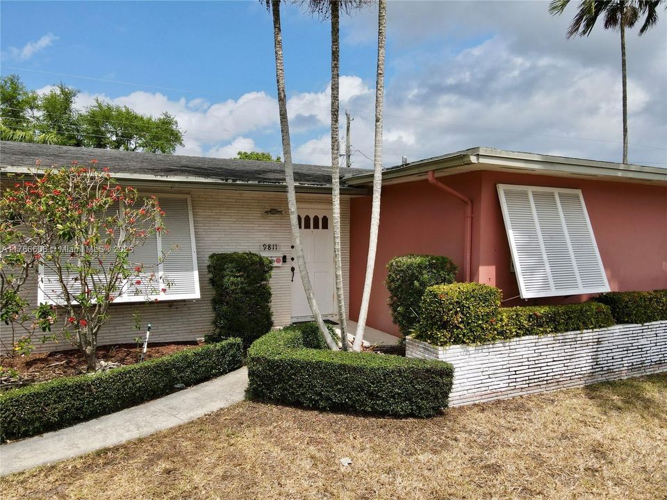 Recently Sold: $665,000 (4 beds, 2 baths, 1912 Square Feet)