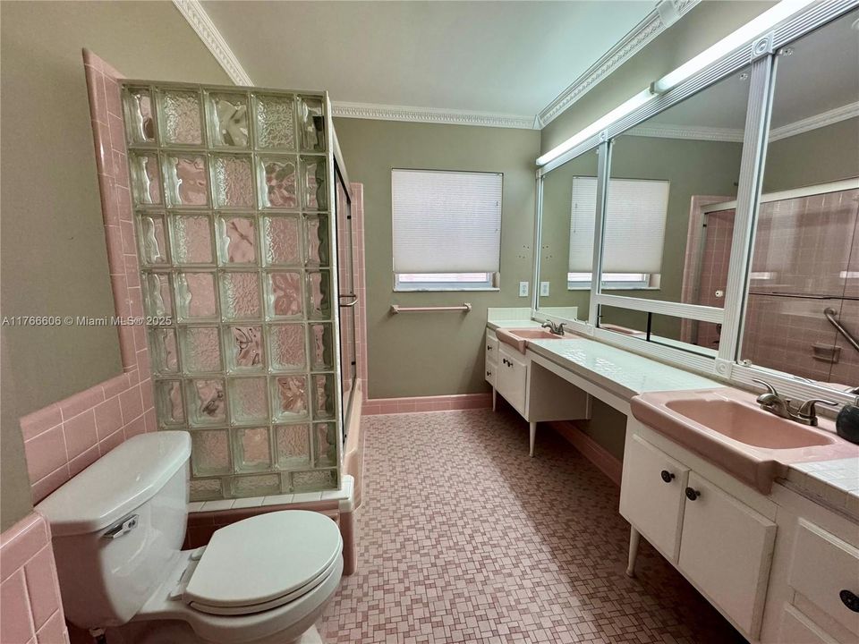 Recently Sold: $665,000 (4 beds, 2 baths, 1912 Square Feet)