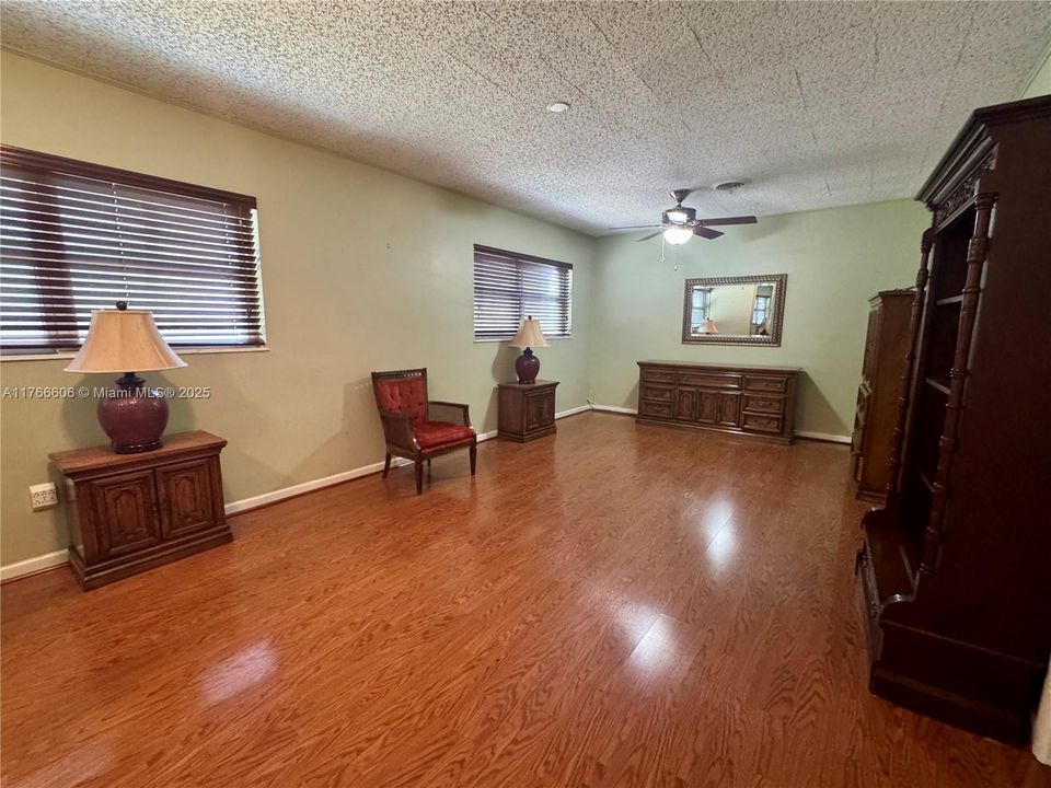 Recently Sold: $665,000 (4 beds, 2 baths, 1912 Square Feet)