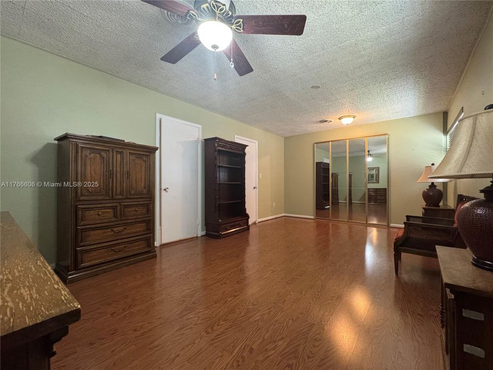 Recently Sold: $665,000 (4 beds, 2 baths, 1912 Square Feet)