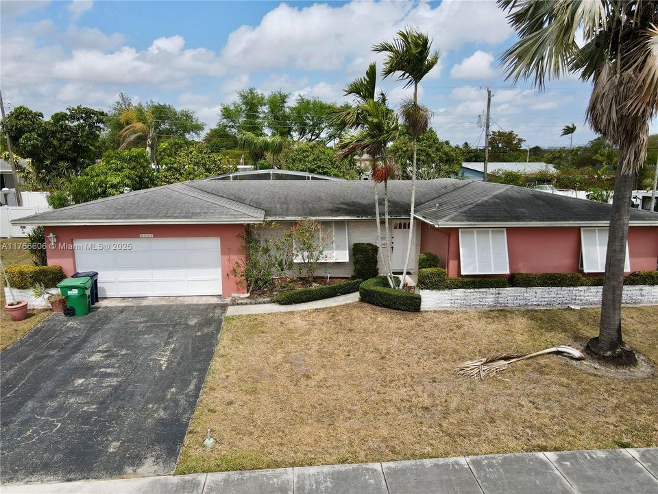 Recently Sold: $665,000 (4 beds, 2 baths, 1912 Square Feet)