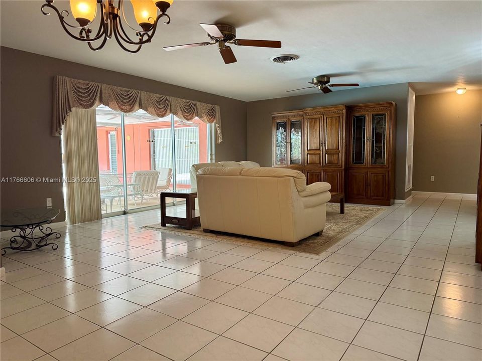 Recently Sold: $665,000 (4 beds, 2 baths, 1912 Square Feet)