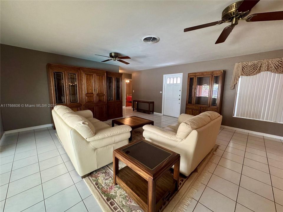 Recently Sold: $665,000 (4 beds, 2 baths, 1912 Square Feet)