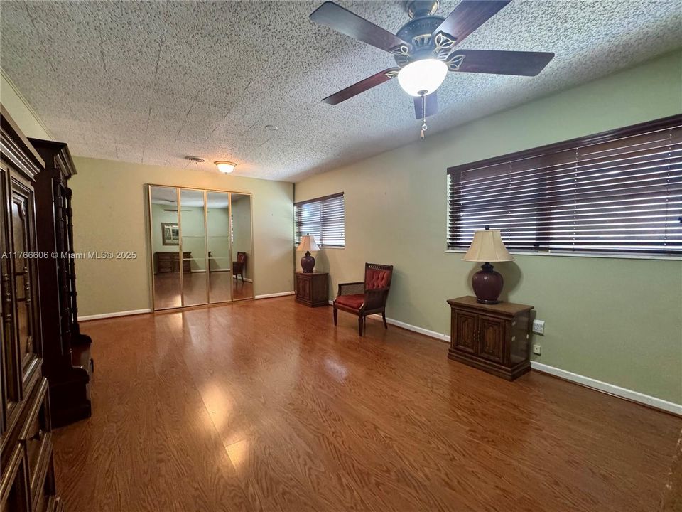 Recently Sold: $665,000 (4 beds, 2 baths, 1912 Square Feet)