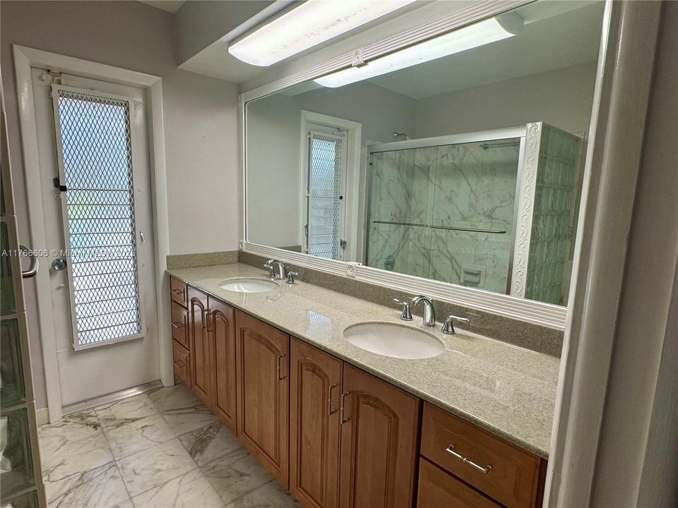 Recently Sold: $665,000 (4 beds, 2 baths, 1912 Square Feet)