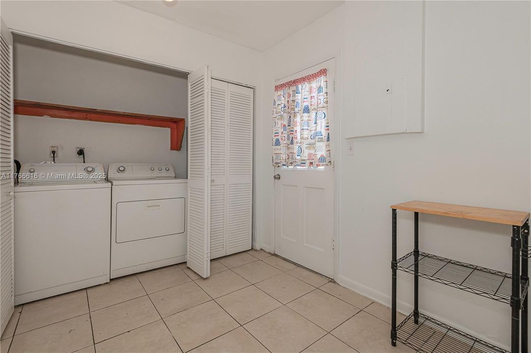 最近售出: $525,000 (4 贝兹, 2 浴室, 1200 平方英尺)