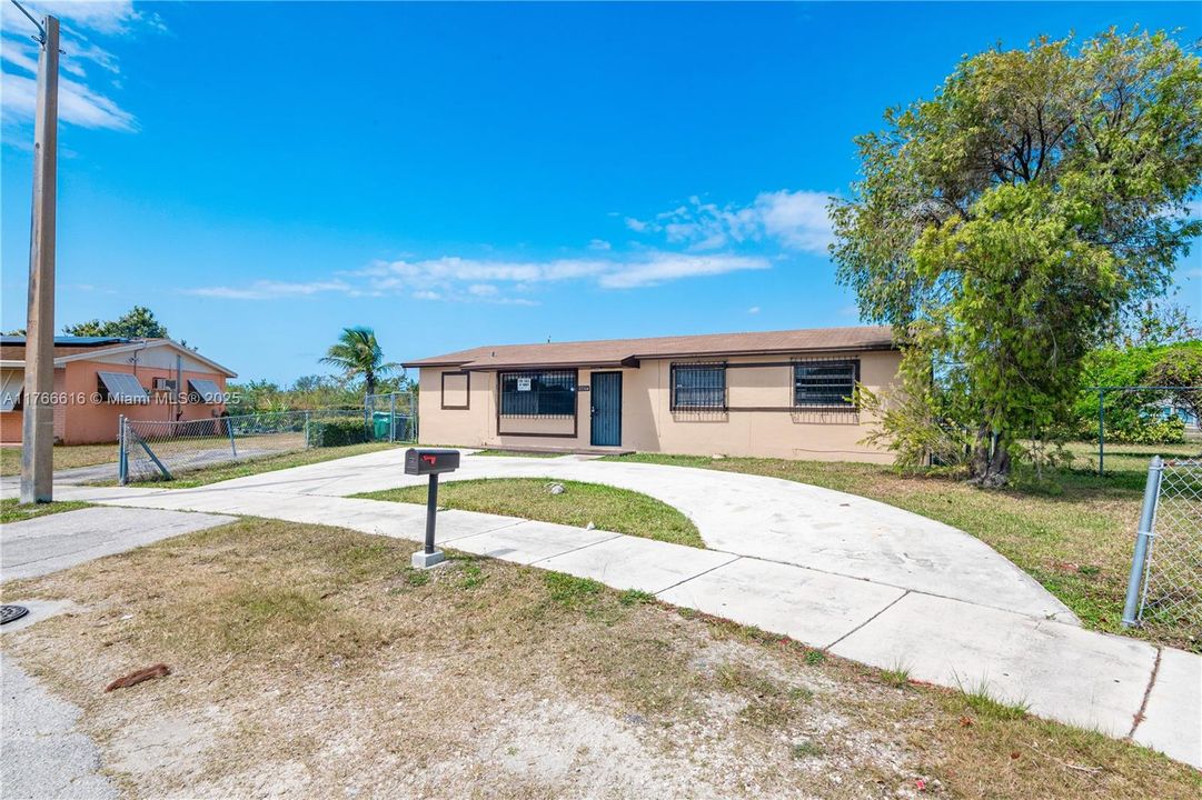 最近售出: $525,000 (4 贝兹, 2 浴室, 1200 平方英尺)