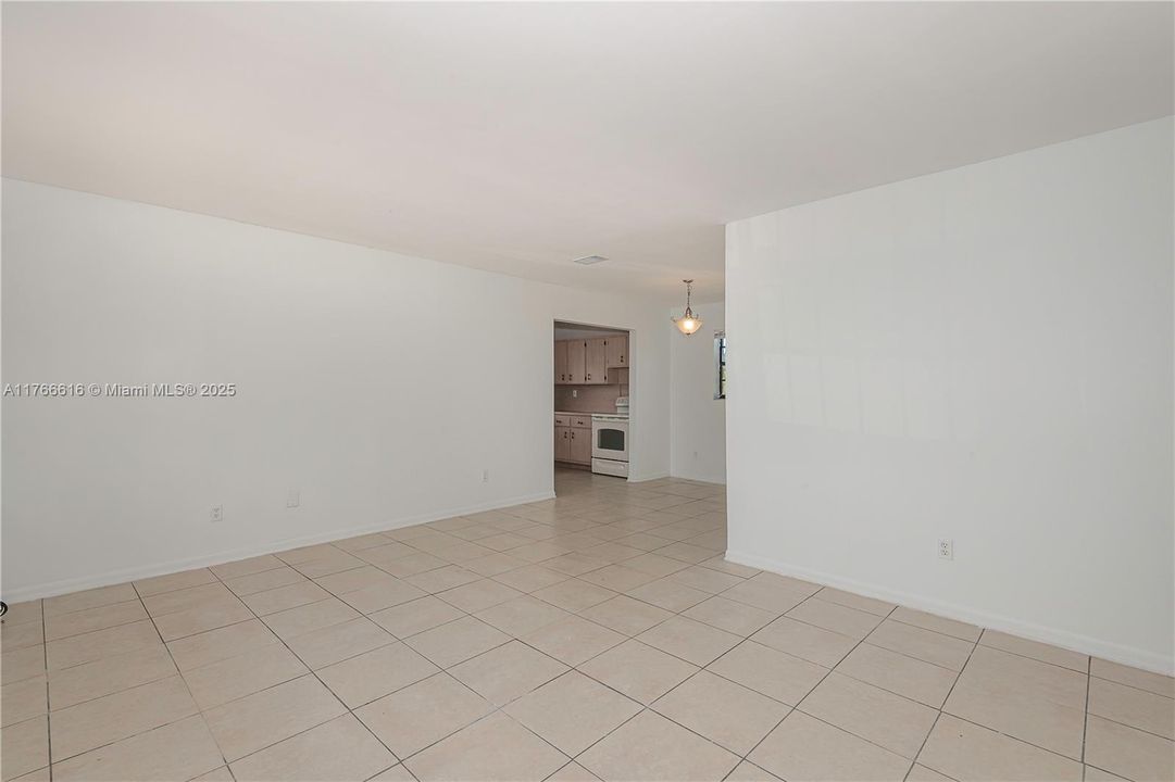 最近售出: $525,000 (4 贝兹, 2 浴室, 1200 平方英尺)