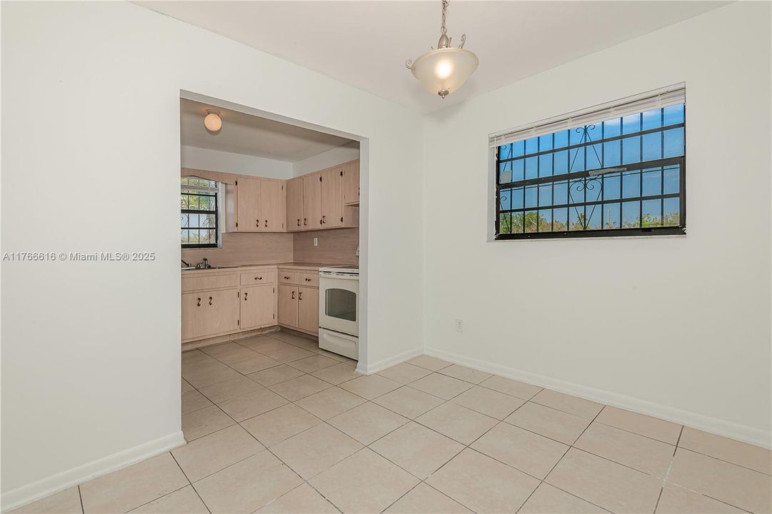 最近售出: $525,000 (4 贝兹, 2 浴室, 1200 平方英尺)