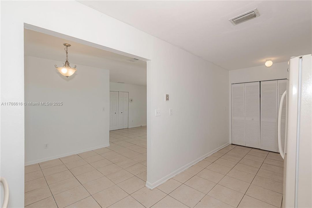 最近售出: $525,000 (4 贝兹, 2 浴室, 1200 平方英尺)