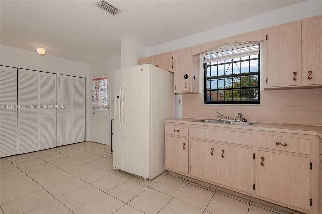 最近售出: $525,000 (4 贝兹, 2 浴室, 1200 平方英尺)