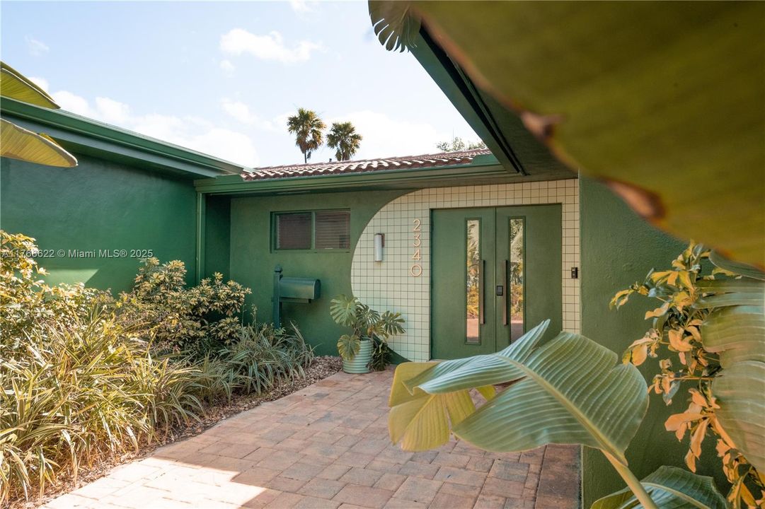 Recently Sold: $1,699,900 (5 beds, 3 baths, 2751 Square Feet)