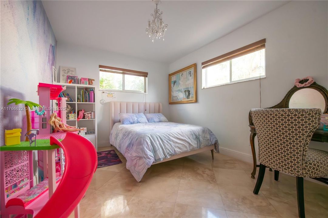 Recently Sold: $1,699,900 (5 beds, 3 baths, 2751 Square Feet)