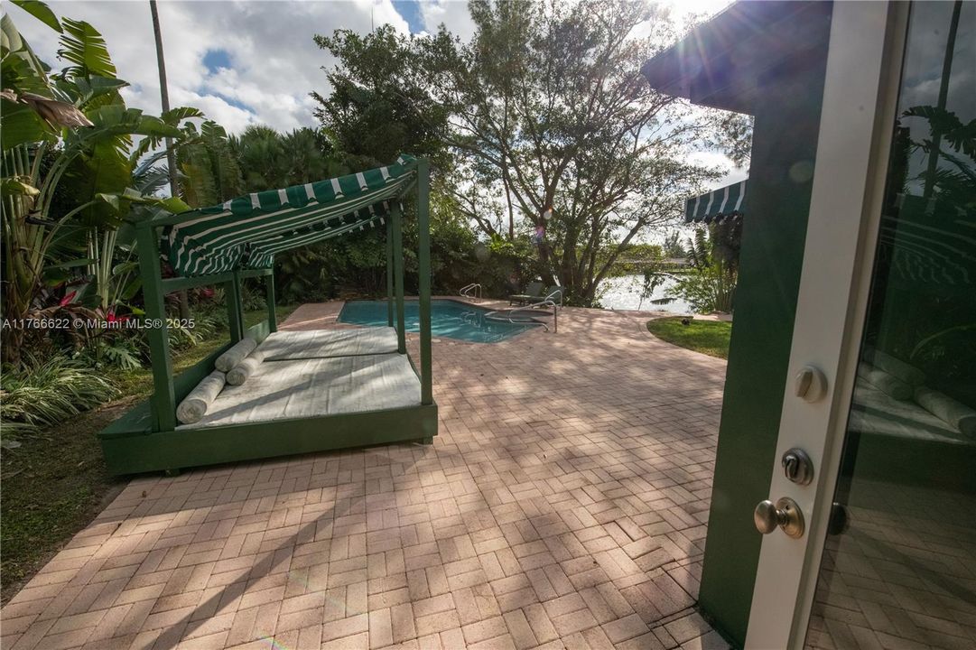 Recently Sold: $1,699,900 (5 beds, 3 baths, 2751 Square Feet)