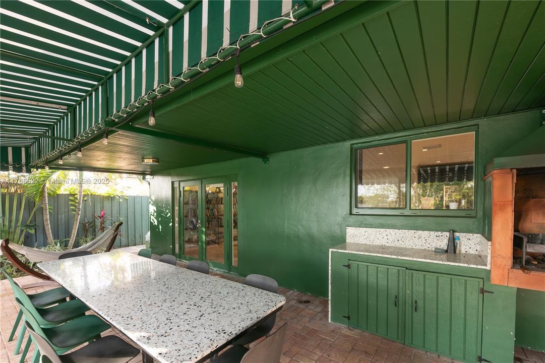 Recently Sold: $1,699,900 (5 beds, 3 baths, 2751 Square Feet)