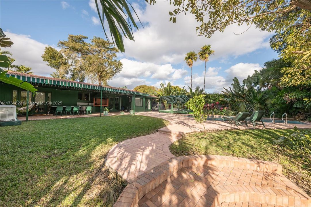 Recently Sold: $1,699,900 (5 beds, 3 baths, 2751 Square Feet)