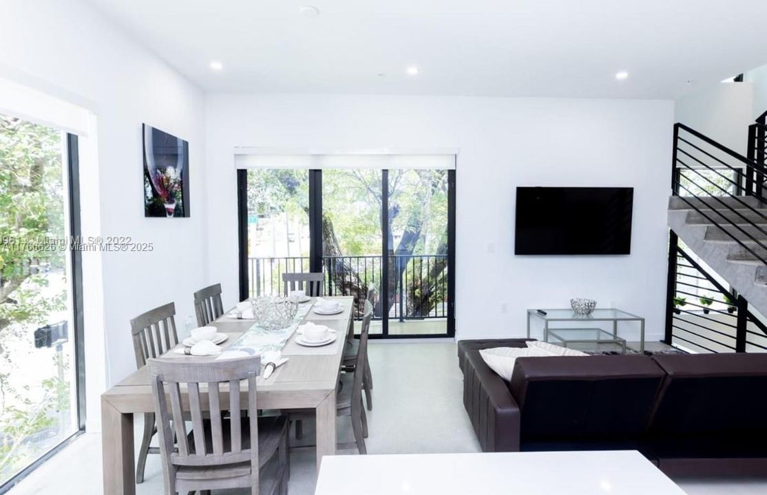 Recientemente alquilado: $5,000 (4 camas, 4 baños, 2319 Pies cuadrados)