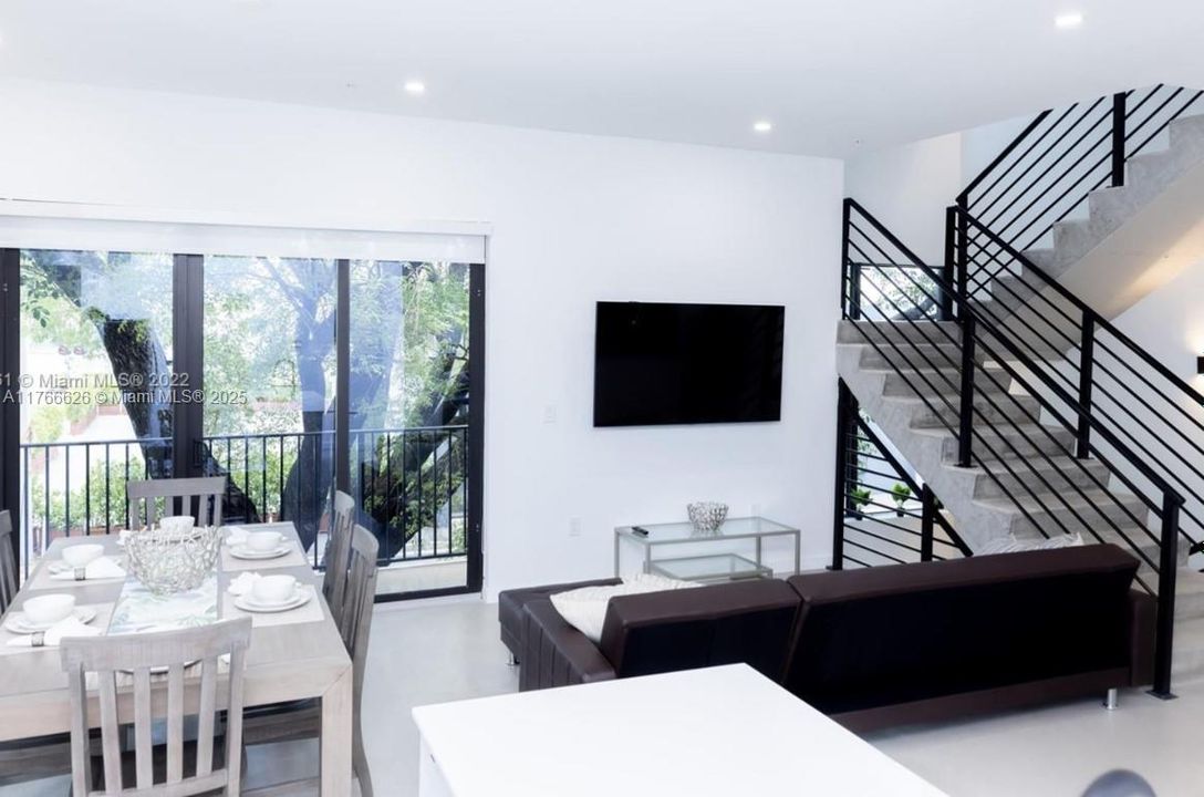 Recientemente alquilado: $5,000 (4 camas, 4 baños, 2319 Pies cuadrados)