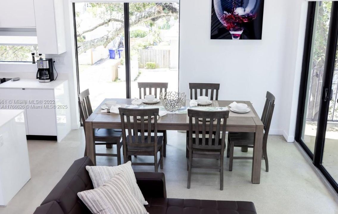 Recientemente alquilado: $5,000 (4 camas, 4 baños, 2319 Pies cuadrados)