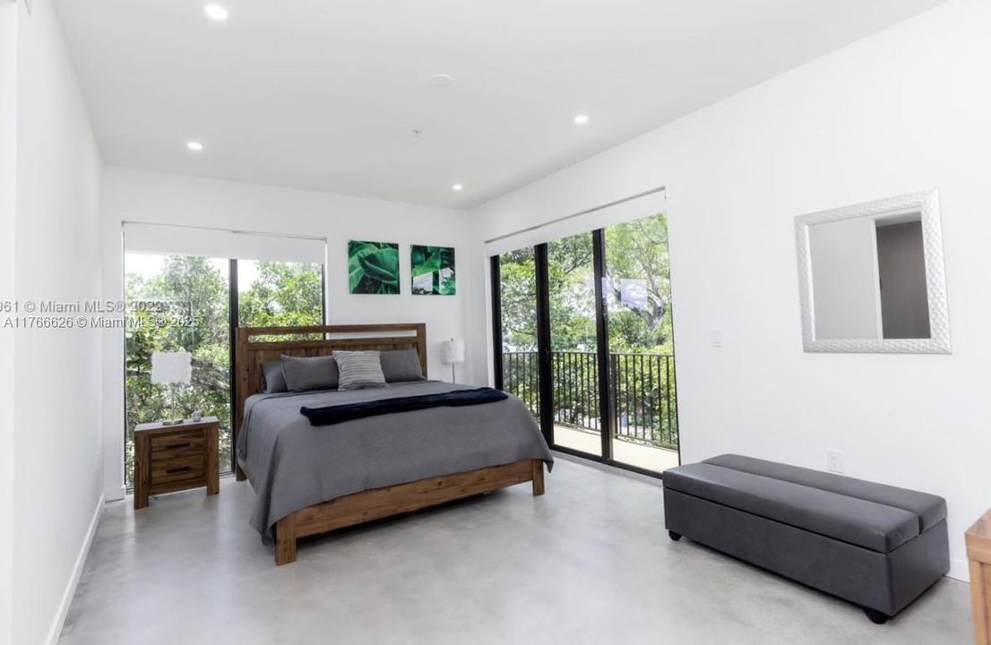 Recientemente alquilado: $5,000 (4 camas, 4 baños, 2319 Pies cuadrados)